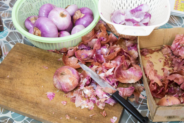 Отвар из луковой шелухи для подкормки рассады и комнатных ...