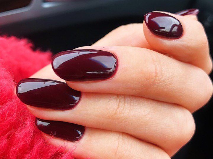 Red nails