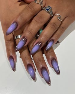 Manicure Glazed Aura Nails: il nuovo nail trend dell'estate | L&P