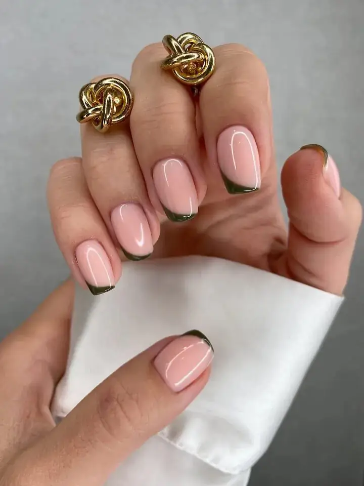 Our nails - Где лучше делать маникюр — в салоне или дома ...