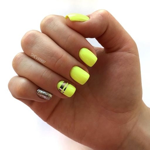 Скачать картинки Yellow nail enamel ...