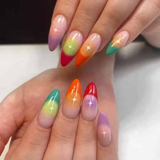 Aura Nails, il nuovo trend unghie ispirato al colore dell ...