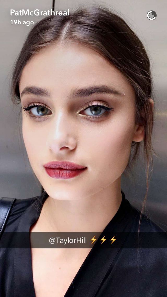 Taylor Hill | Штукатурка: бьюти-блог ...