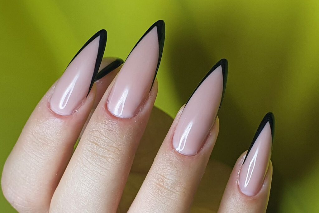 Черный маникюр: 20 фото-примеров nail ...