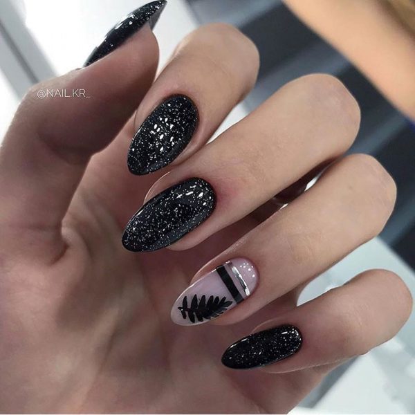 Актуальный ЧЕРНЫЙ новогодний маникюр 2021 | Nailspiration.net