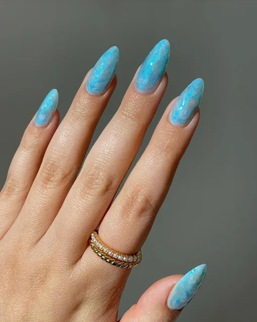 Cool nails with shells ...